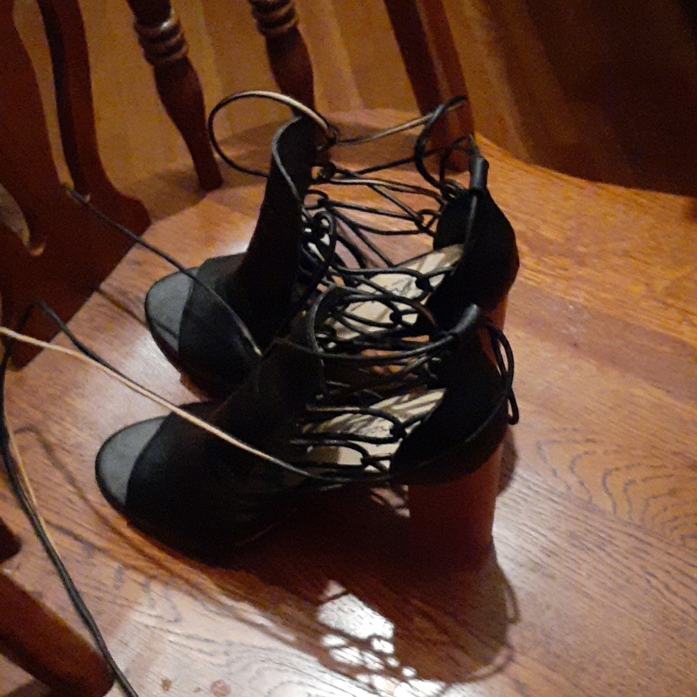 Peep-toe booties
